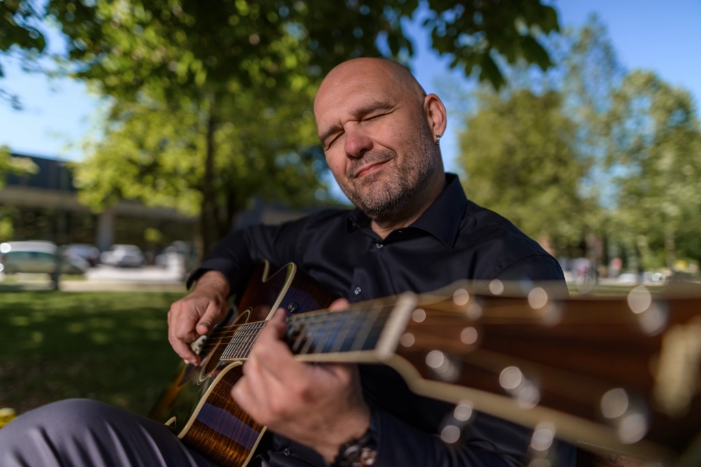 Outdoor & Indoor Portrait Session with Pop-Rock Singer Igor Vukojević | Doboj | Photos by Sinisa Zec Studio